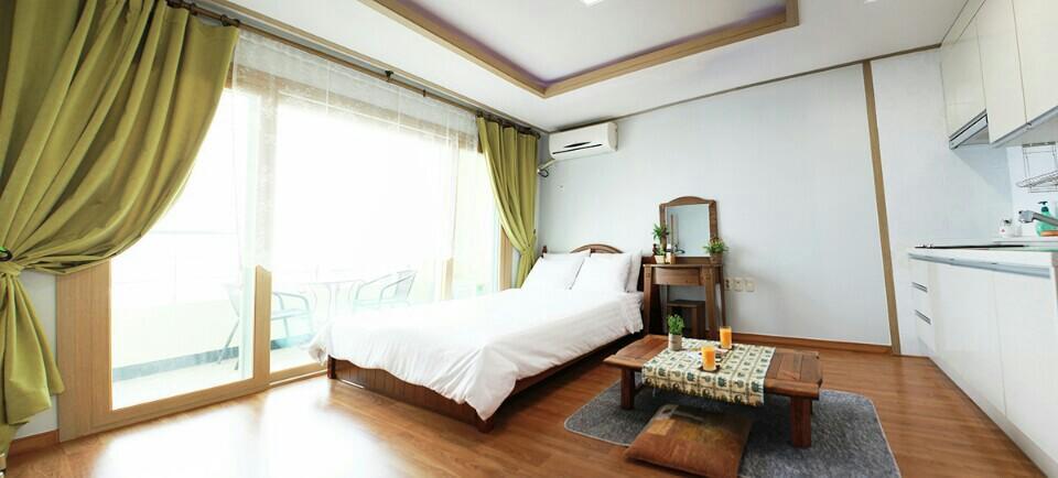Jeju Bada Wi Olle Pension Seogwipo Rum bild