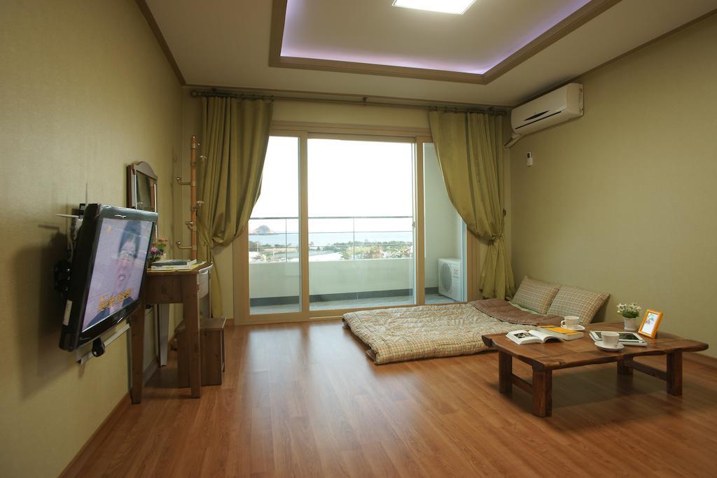 Jeju Bada Wi Olle Pension Seogwipo Rum bild