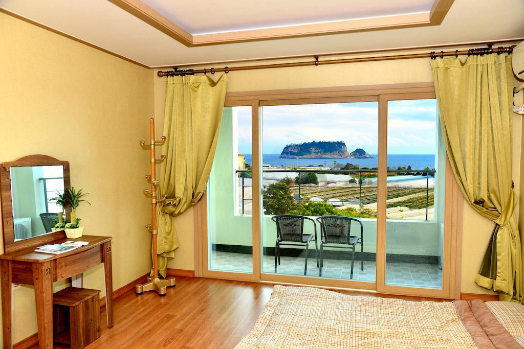 Jeju Bada Wi Olle Pension Seogwipo Rum bild